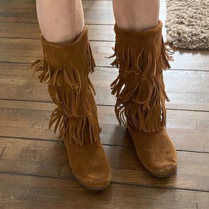 Minnetonka moccasin boots